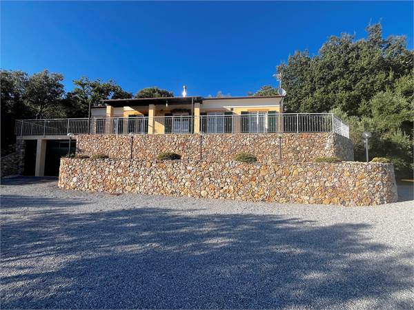 Villa Esclusiva immersa negli ulivi a Borgio Verezzi  