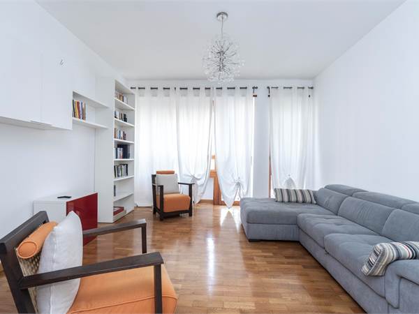 Ristrutturato Piazza Adriano